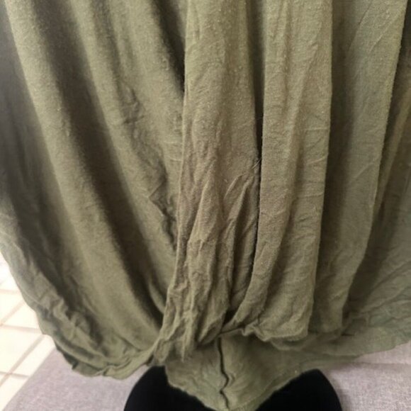 a.n.a Womens Top M V-Neck Flowy Bottom Wrap Detail Olive Green 3/4 Sleeve - Picture 3 of 5